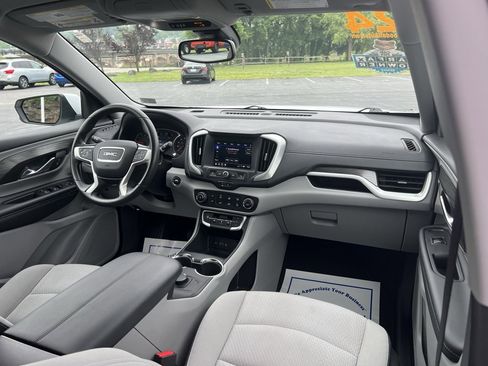 Used 2024 GMC Terrain SLE image 9