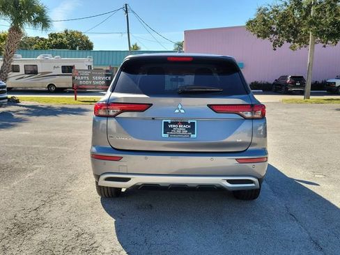 Used 2024 Mitsubishi Outlander SE image 5
