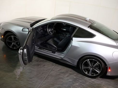 Used 2025 Ford Mustang Premium RWD image 5