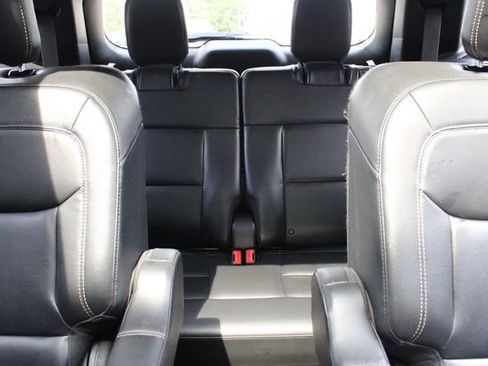 Used 2020 Ford Explorer XLT w/ Equipment Group 202A AWD/4WD image 24