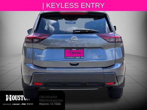Used 2024 Nissan Rogue SV FWD image 5