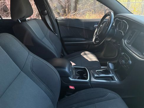 Used 2017 Dodge Charger SXT image 11