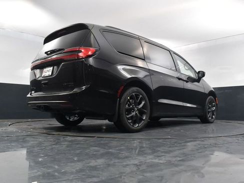 New 2026 Chrysler Pacifica Limited image 50