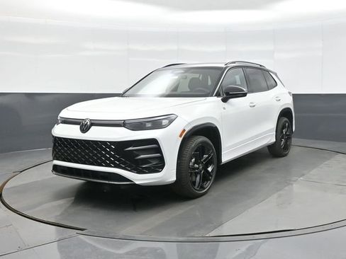 New 2026 Volkswagen Tiguan SE R-Line image 3