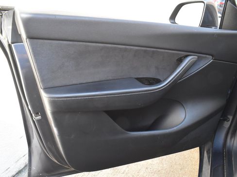 Used 2021 Tesla Model Y Long Range AWD/4WD image 16