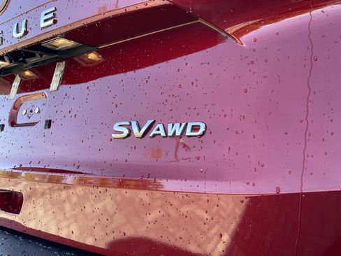 Used 2023 Nissan Rogue SV image 12