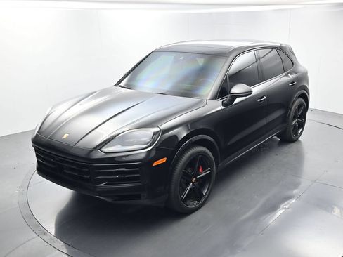 Certified 2025 Porsche Cayenne S AWD/4WD image 29
