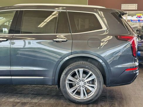 Used 2022 Cadillac XT6 Premium Luxury w/ Technology Package AWD/4WD image 15
