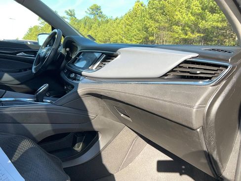 Used 2020 Buick Enclave Essence image 23