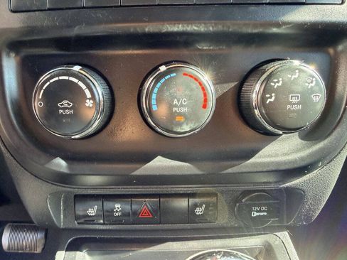 Used 2015 Jeep Patriot High Altitude AWD/4WD image 17