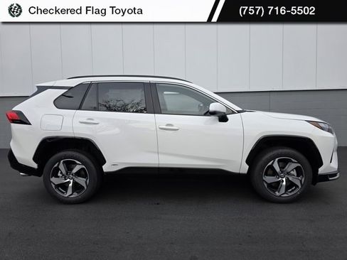 New 2025 Toyota RAV4 SE image 2