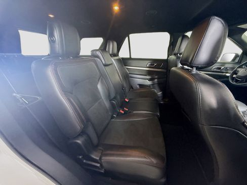 Used 2018 Ford Explorer XLT w/ Equipment Group 202A image 27