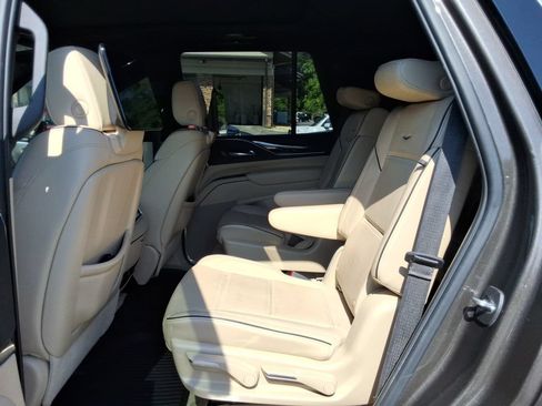 Certified 2021 Cadillac Escalade Premium Luxury AWD/4WD image 9