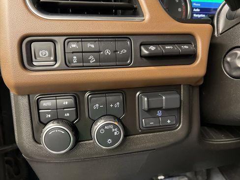 Used 2021 Chevrolet Tahoe High Country w/ Premium Package image 23