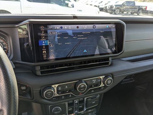 Used 2024 Jeep Gladiator Mojave w/ Technology Group image 24