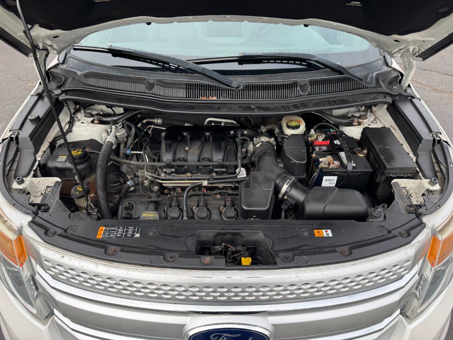 Used 2014 Ford Explorer XLT w/ Equipment Group 202A AWD/4WD image 26