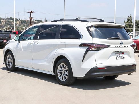 Certified 2025 Toyota Sienna XLE w/ XLE Plus Package FWD image 5