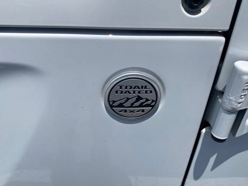 Used 2019 Jeep Wrangler Unlimited Sahara w/ Cold Weather Group AWD/4WD image 22