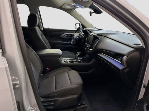 Used 2021 Chevrolet Traverse LT image 34