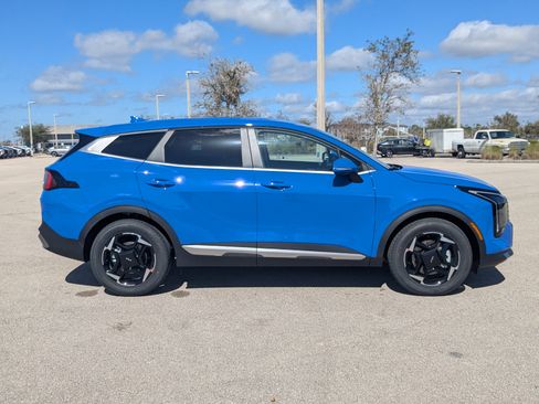 New 2026 Kia Sportage EX FWD image 4