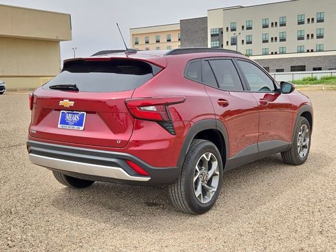 Used 2025 Chevrolet Trax LT FWD image 5
