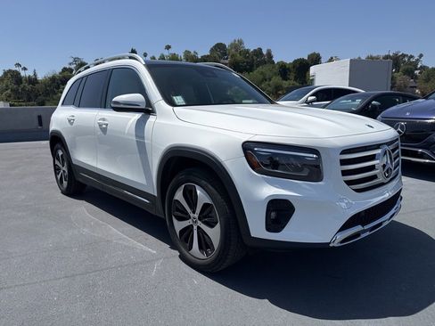 Used 2026 Mercedes-Benz GLB 250 image 3