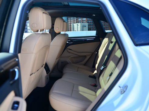 Certified 2026 Porsche Macan AWD/4WD image 14