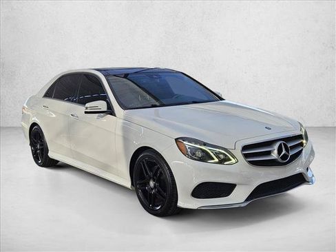 Used 2016 Mercedes-Benz E 400 4MATIC Sedan image 3