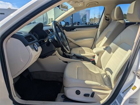 Used 2015 Volkswagen Passat 1.8T SE image 21