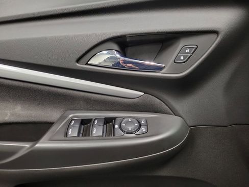 Used 2022 Chevrolet Bolt EUV LT w/ Comfort Package image 21