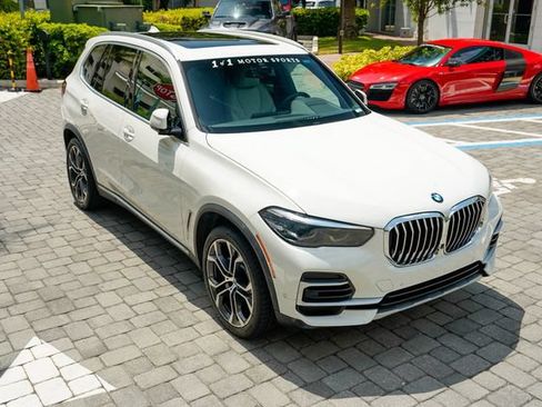 Used 2023 BMW X5 xDrive40i w/ Parking Assistance Package AWD/4WD image 39