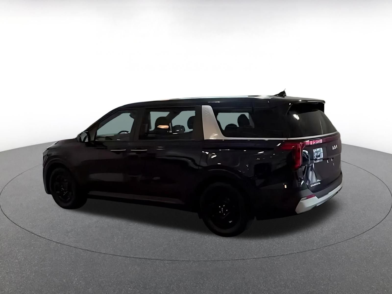 Used 2026 Kia Carnival FWD image 9