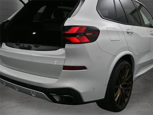 Used 2024 BMW X5 xDrive40i w/ Executive Package image 13