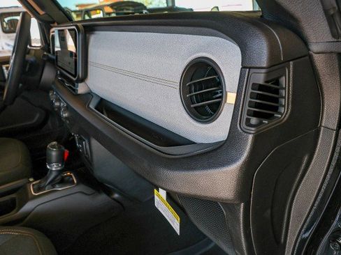 New 2026 Jeep Gladiator Sport image 32