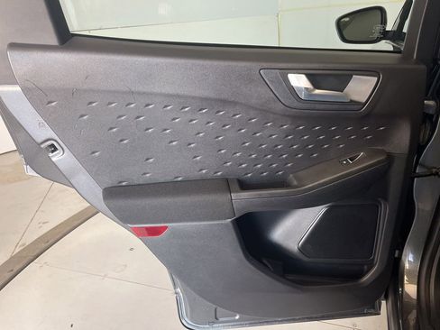 Used 2020 Ford Escape SE FWD image 28