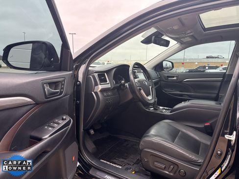 Used 2019 Toyota Highlander Limited Platinum w/ Protection Package #3 image 12