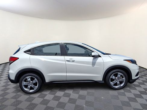 Used 2021 Honda HR-V LX image 8
