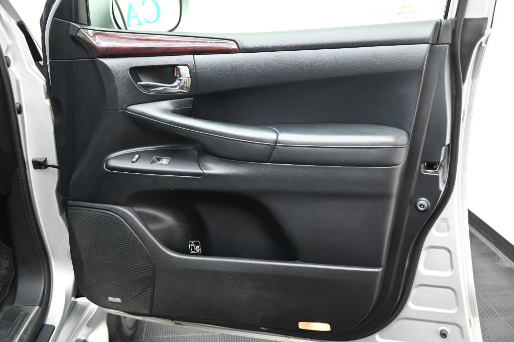 Used 2011 Lexus LX 570 4WD w/ Luxury Pkg image 20
