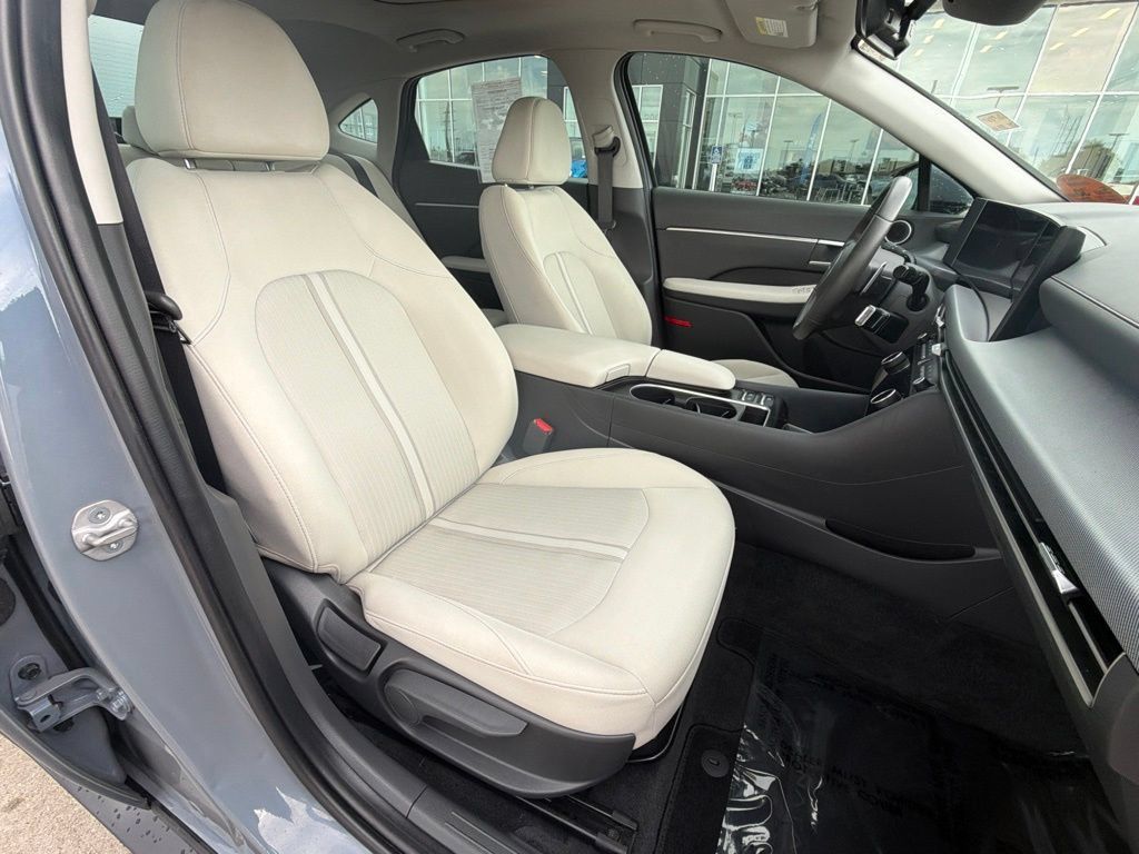 Used 2025 Hyundai Sonata SEL FWD image 10