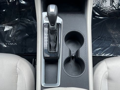 Used 2025 Nissan Altima 2.5 SV image 38