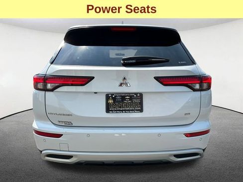 Used 2023 Mitsubishi Outlander SE image 12