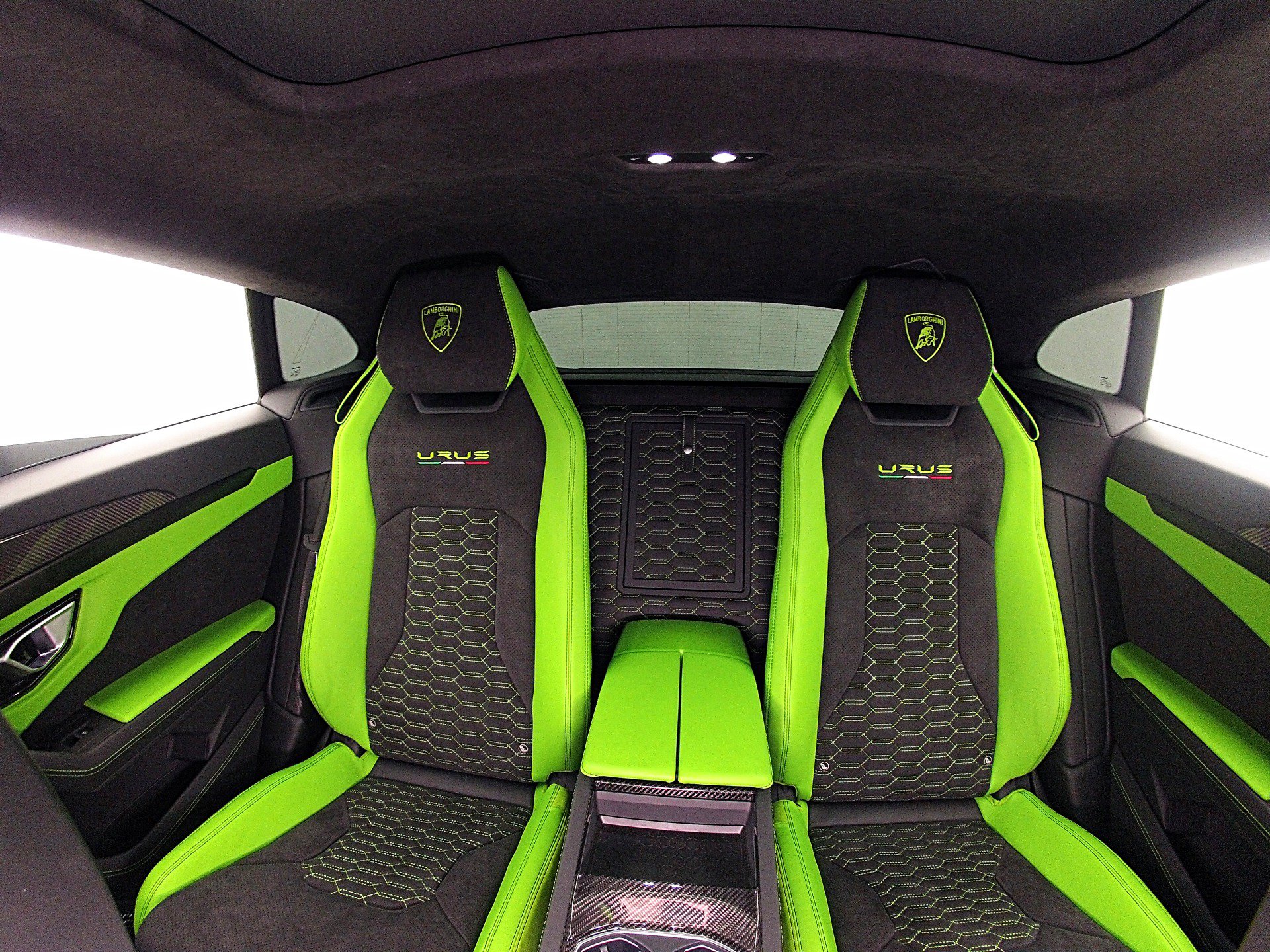Used 2022 Lamborghini Urus AWD/4WD image 30