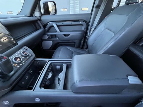 Certified 2024 Land Rover Defender 130 X-Dynamic SE image 25