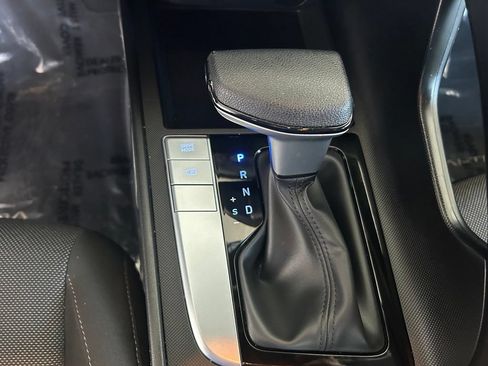 Used 2025 Hyundai Elantra SE FWD image 9