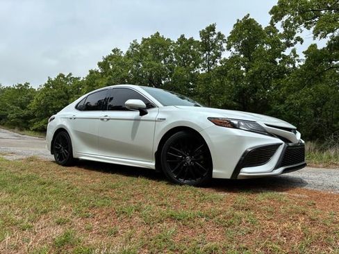 Used 2021 Toyota Camry XSE w/ Cold Weather Package FWD image 4