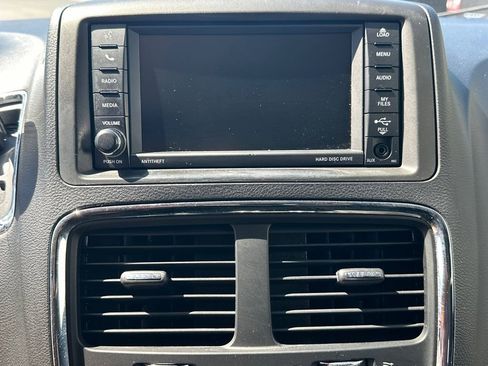 Used 2018 Dodge Grand Caravan SE FWD image 26