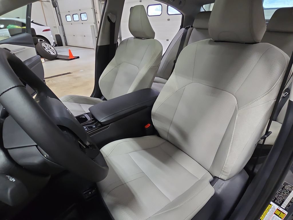 Used 2026 Toyota Camry XLE w/ Premium Plus Package AWD/4WD image 17