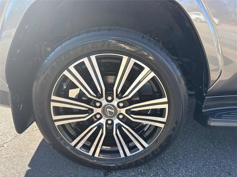 Used 2023 Lexus LX 600 4WD w/ Luxury Package image 29