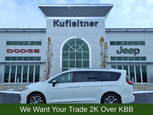 New 2026 Chrysler Pacifica Pinnacle w/ Trailer Tow Group image 1