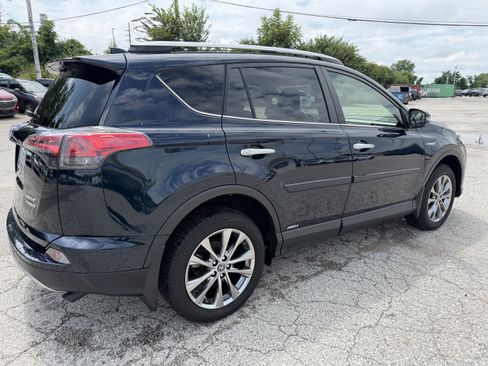 Used 2018 Toyota RAV4 Limited AWD/4WD image 7